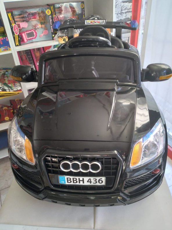 Siyah Audi Akülü Araba