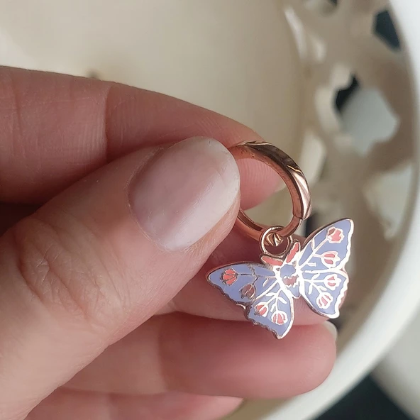 925 Ayar Gümüş Lila Rengi Mineli Kelebek Küpe - Resim 3