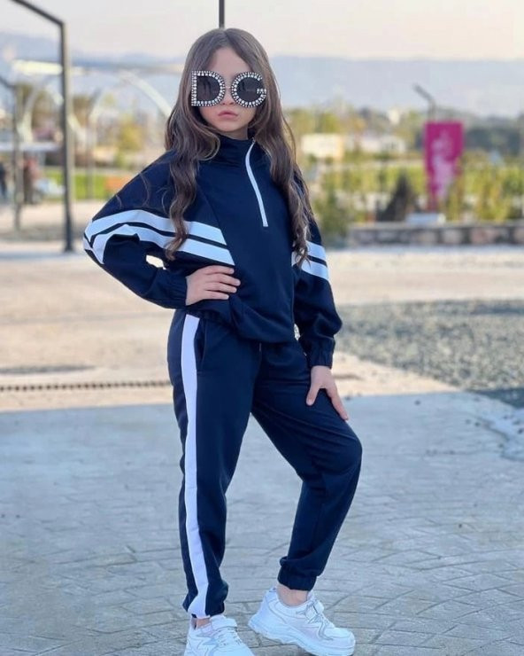 Spor ve Şık Lacivert Renk Kız Çocuk Eşofman Takım