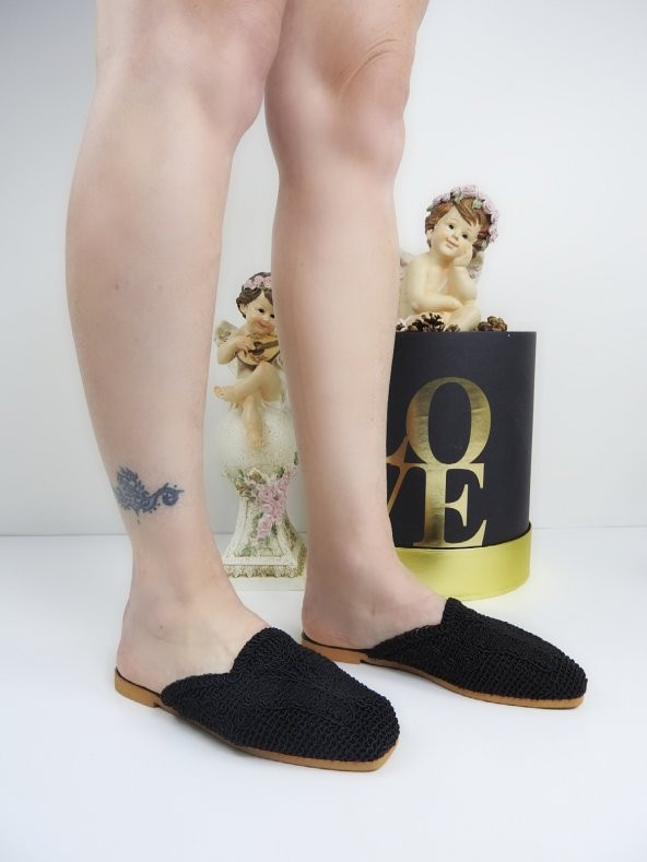 Sue Siyah Hasır Işlemeli Önü Kapalı Terlik - Resim 2