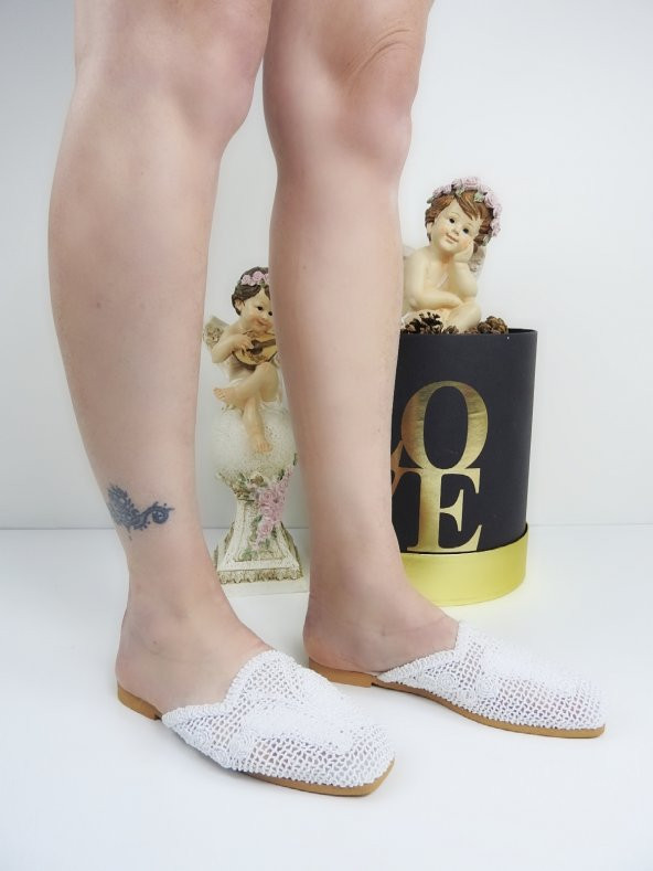 Sue Beyaz Hasır Işlemeli Önü Kapalı Terlik - Resim 2