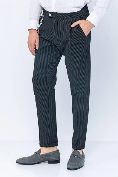 Erkek Çizgili Pileli Düğmeli Fermuarlı Aksesuar Detaylı Bürümcük Kumaş Rahat Pantolon - 2