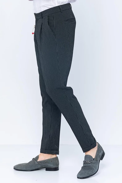 Erkek Çizgili Pileli Düğmeli Fermuarlı Aksesuar Detaylı Bürümcük Kumaş Rahat Pantolon - 8