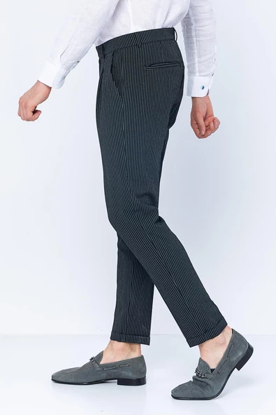 Erkek Çizgili Pileli Düğmeli Fermuarlı Aksesuar Detaylı Bürümcük Kumaş Rahat Pantolon - 4