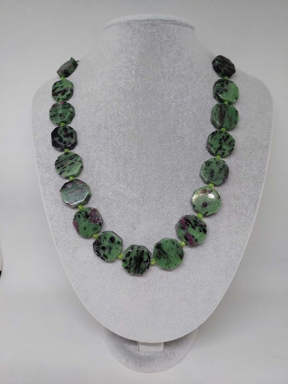 Anyolit (Rubizoit – Rubyzoisit) Taşı Sekizgen Şekilli Kolye (Klipsli) (35700) ürün görseli