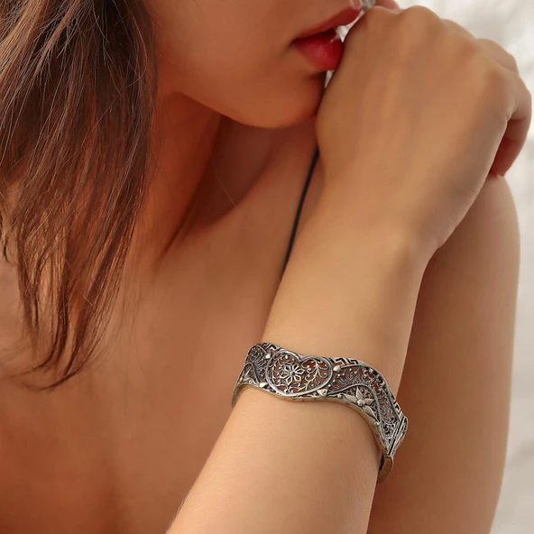 925 Ayar Gümüş Oval Esli Kalp Figürlü Bilezik - Resim 2