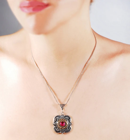 Konstantinapol Tasarım Kırmızı Taşlı Döküm Kolye Ucu - Resim 2