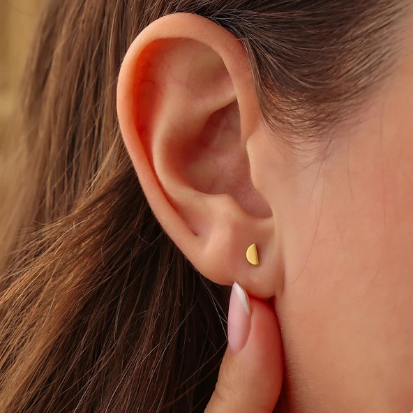 925 Ayar Gümüş Yarım Yuvarlak Küpe, Sarı ürün görseli