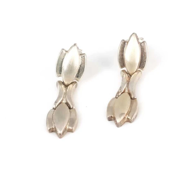 925 Ayar Gümüş Bademli Pres Model Küpe ürün görseli