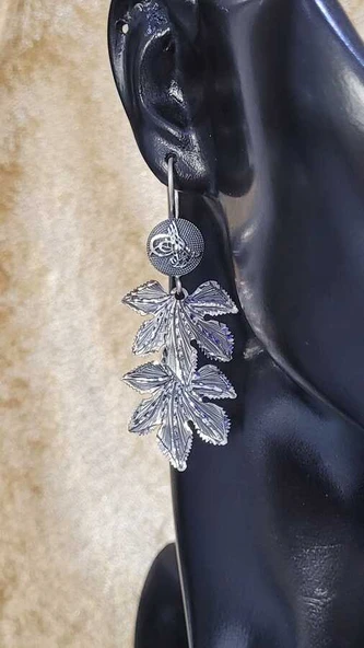 925 Ayar Gümüş Sallantılı El Kalemli Asma Yapraklı Küpe - Resim 4