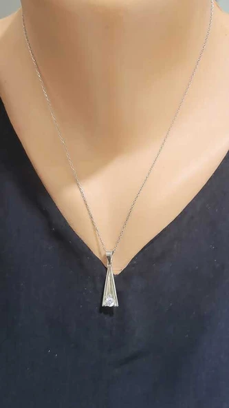 925 Ayar Gümüş Tektaş V Model Kolye ürün görseli 1