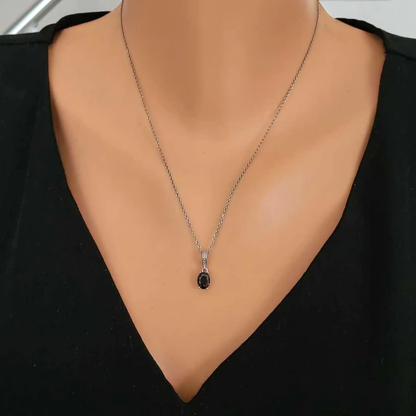 925 Ayar Gümüş Oval Küçük Boy Siyah Oniks Taşlı Kolye ürün görseli