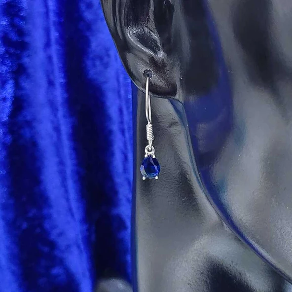 925 Ayar Gümüş Damla Sentetik Safir Taşlı Küçük Boy Küpe ürün görseli 1