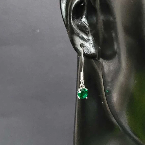 925 Ayar Gümüş Yuvarlak Küçük Boy Sentetik Zümrüt Taşlı Küpe ürün görseli