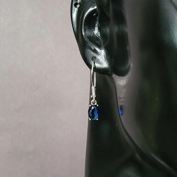 925 Ayar Gümüş Oval Küçük Boy Sentetik Safir Taşlı Küpe - Resim 4