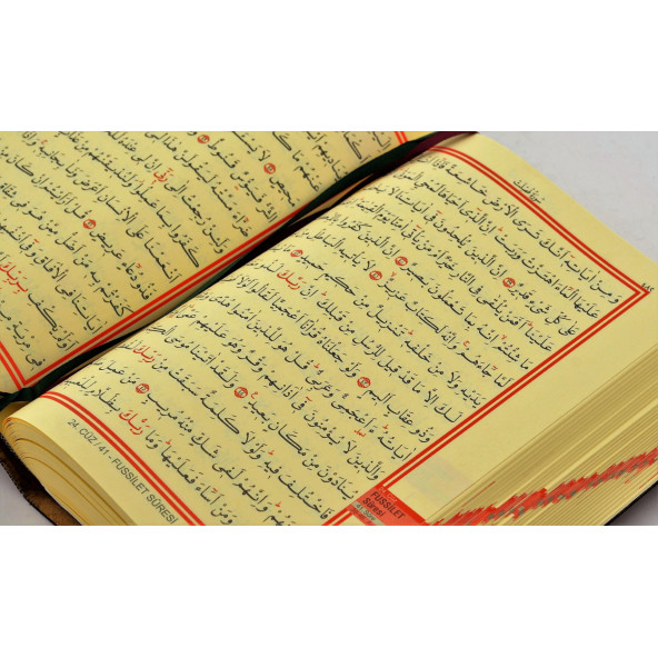 Kahverengi Ahşap Kapaklı Orta Boy Kuranı Kerim (24.5 cmx17cm) Seccade (67cmx122cm) Tesbih Set - 3