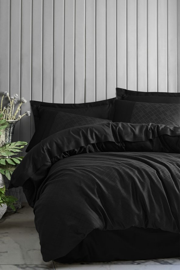 Siyah Jakarlı Saten Çift Kişilik Nevresim Takımı ürün görseli