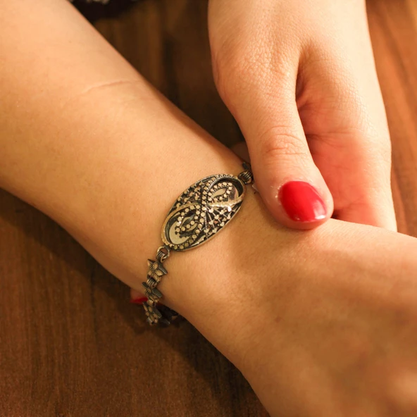 925 Ayar Gümüş Oksitli Elişi Kalemli Ortası Motifli Bileklik ürün görseli 1