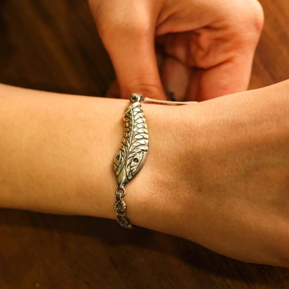 925 Ayar Gümüş Yılan Kafalı Elişi Kalemli Bileklik ürün görseli 1