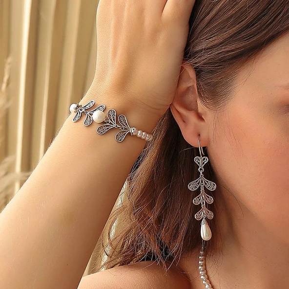 925 Ayar Gümüş Telkâri Yapraklı İncili Model Bileklik ürün görseli