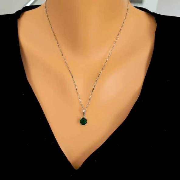 925 Ayar Gümüş Yuvarlak Büyük Boy Zümrüt Taşlı Kolye ürün görseli