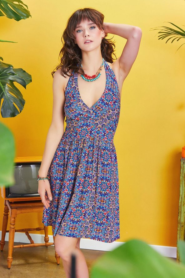 Anvelop Yaka Boyundan Bağlamalı Kısa Elbise