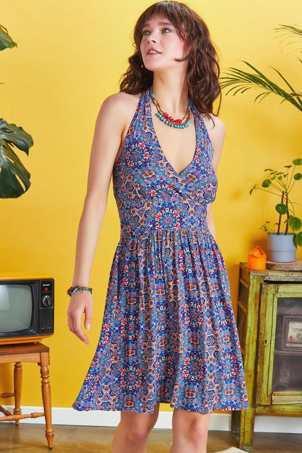 Anvelop Yaka Boyundan Bağlamalı Kısa Elbise - 4