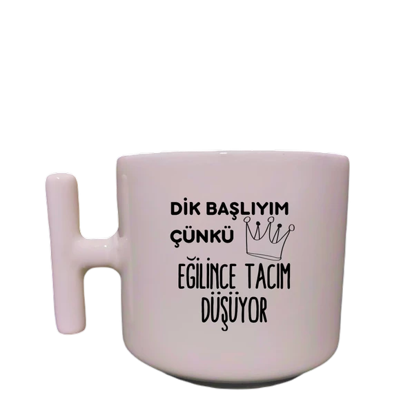 Dik Başlıyım Çünkü Eğilince Tacım Düşüyor Yazılı Krem Rengi Eğlenceli Özel Tasarım T Kupa Bardak