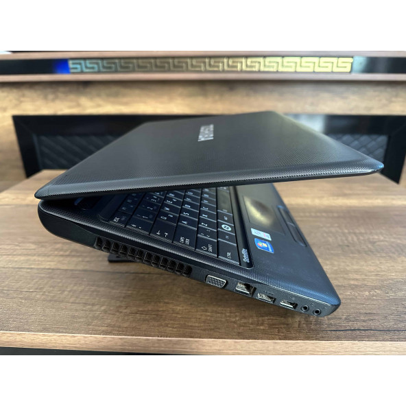 Toshiba Satellite C660-2PQ İKİNCİ EL Intel Core i3 2350M 4GB 320GB HDD 315M 15.6" HD - 6