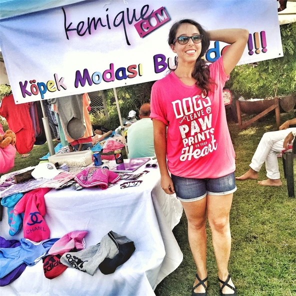 Dogs Leave Paw Prints On Your Heart Pembe Tişört - 3