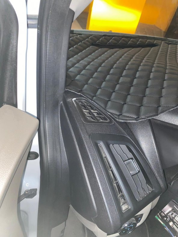 TOURNEO CONNECT 2014 SONRASI 3 BOYUTLU HALI KUMAŞ TORPİDO ÖRTÜSÜ ürün görseli