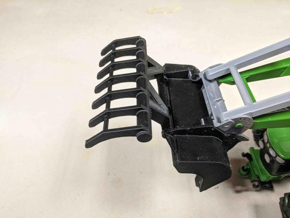 Teleskopik Yükleyiciler İçin Bruder Kepçe Menteşeli Çatallar Plastik Aparat - 2