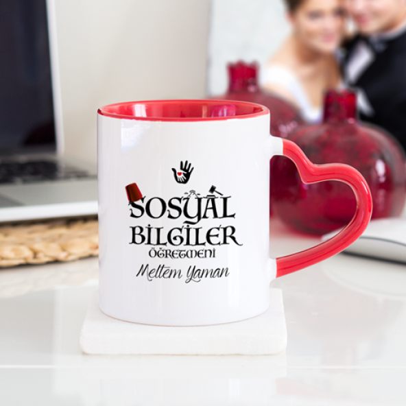 Kişiye Özel Sosyal Bilgiler Öğretmeni Kalpli Kupa Bardak - Kırmızı