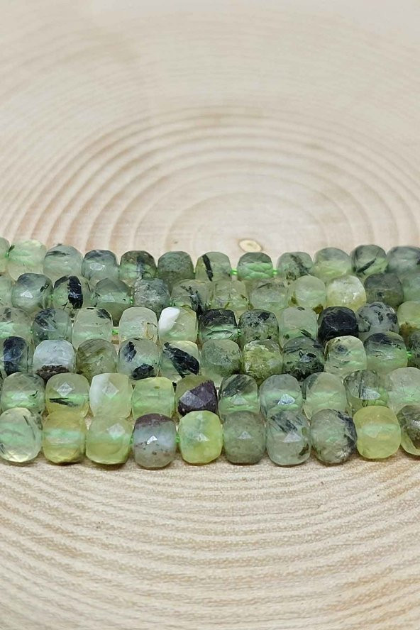 Prehnit (Prinayt) Taşı Küp Şekilli Dizi 4,5mm ürün görseli