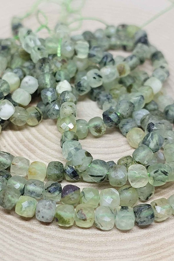 Prehnit (Prinayt) Taşı Küp Şekilli Dizi 4,5mm - Resim 2