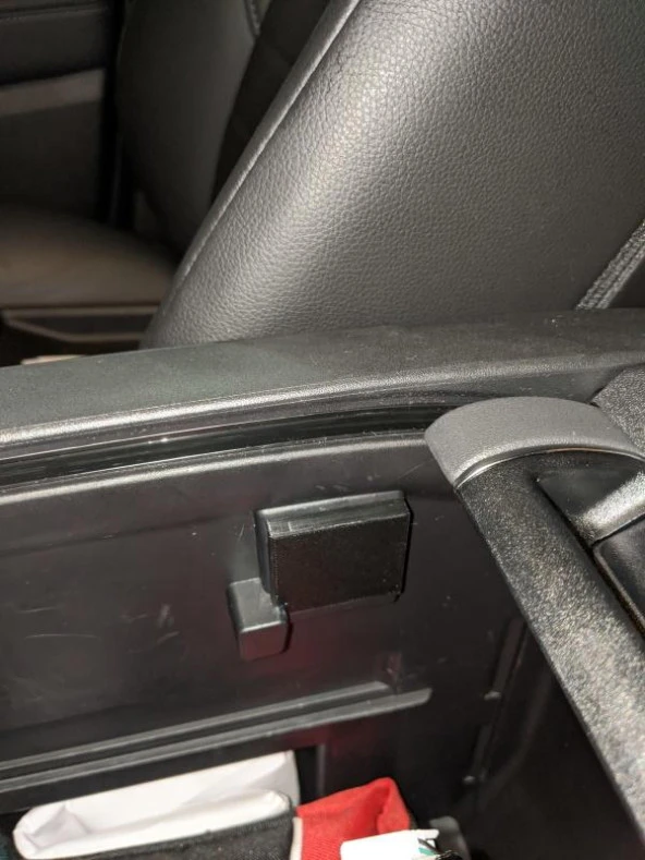 Toyota Avensis Qi Şarj Cihazı Kaldırma Kapağı Plastik Aparat