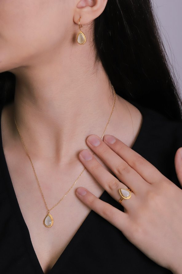 Güneş Taşı Serisi Sarma Damla Kesim Beyaz Renkli Oniks 22 Ayar Altın Kaplama Kadın Üçlü Set 925 Ayar Gümüş Zincirli - 5