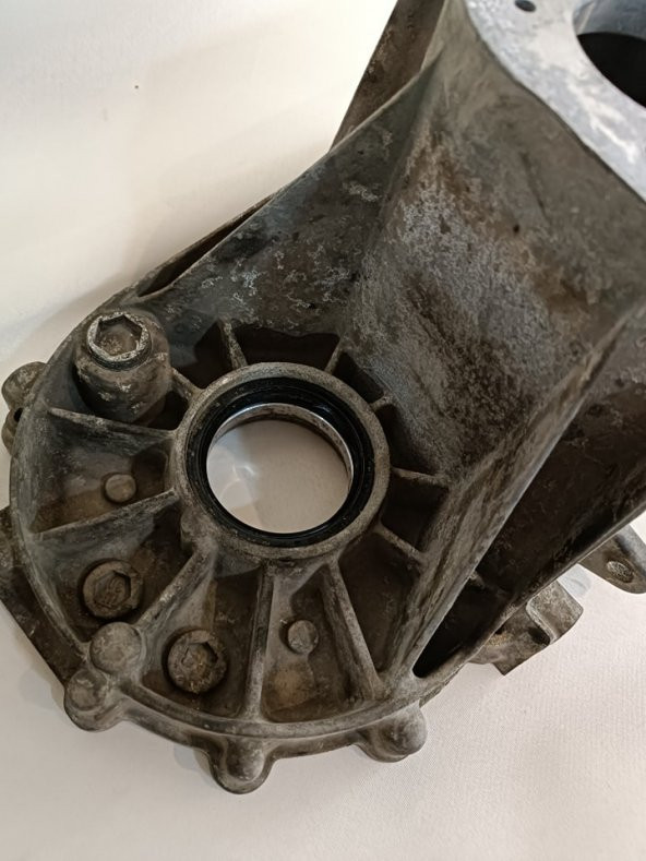 VW Audi FSI Şanzıman Dişli Muhafazası 02T301103AB Çıkma Parça - 5