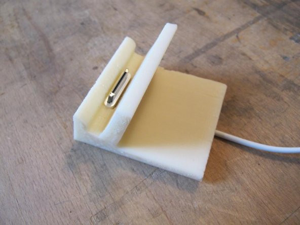 Bağlayıcılı İpad Dock Plastik Aparat - 4