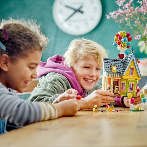 LEGO® | Disney• Pixar ‘Yukarı Bak’ Evi 43217 - 9 Yaş ve Üzeri Sinemaseverler Için Inşa Edilebilir ve Sergilenebilir Yaratıcı Oyuncak Yapım Seti (598 Parça) - Resim 10