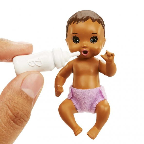 Barbie Bebek Bakıcısı Bebeği ve Aksesuarları Oyun Seti Seri: FHY97 - 4