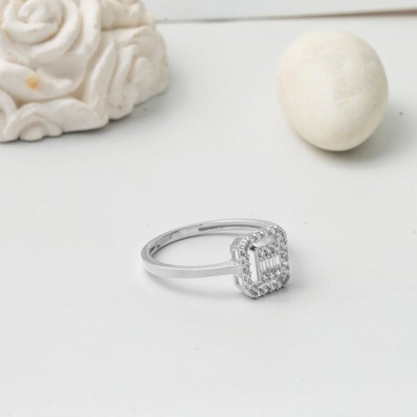 Baget Taşlı Beyaz Altın Yüzük - Resim 3