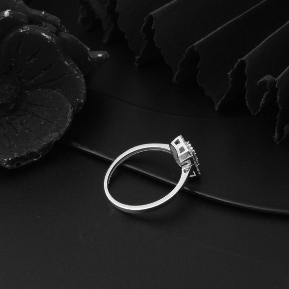 Baget Taşlı Beyaz Altın Yüzük - Resim 4