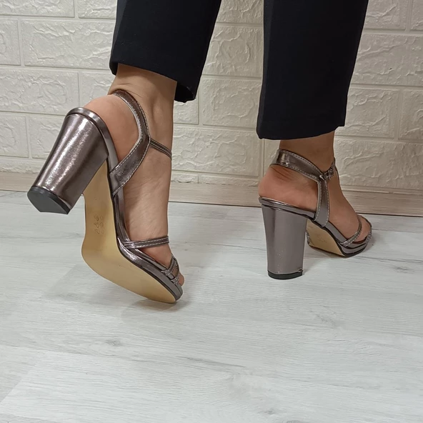 Fiyra 7024 Platin 8cm Kare Topuk Bayan Platform Ayakkabı - 7