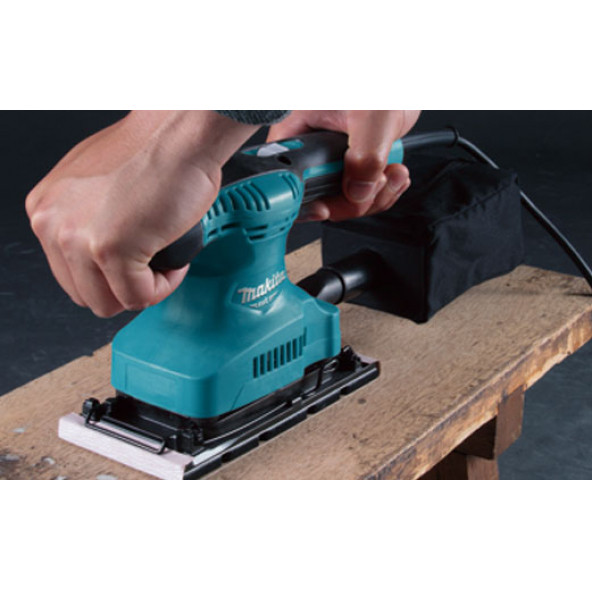 Makita M9203B Titreşimli Zımpara Makinesi - 2