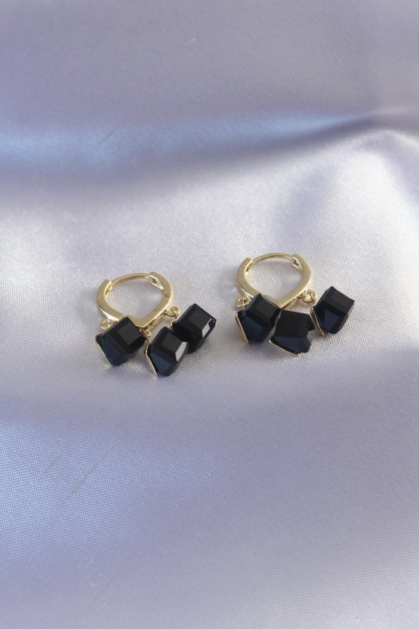 Erb Gold Renk Siyah Kare Model Sallantı Kadın Küpe