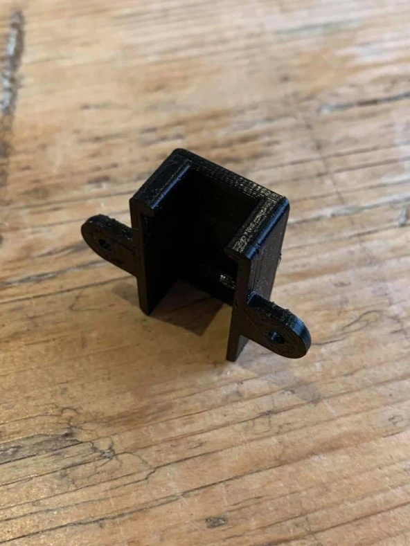 Amazon Basics Usb 3.0 Kablosu İçin Usb Uzatma Masası Montajı Plastik Aparat - 3