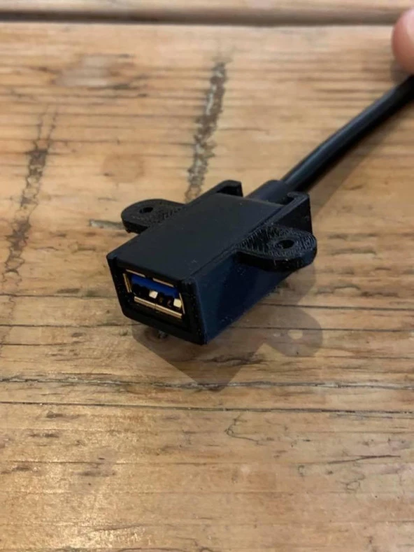 Amazon Basics Usb 3.0 Kablosu İçin Usb Uzatma Masası Montajı Plastik Aparat - 5