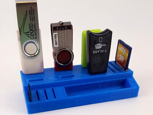 Küçük Usb Ve Sd Kart Sahibi Plastik Aparat