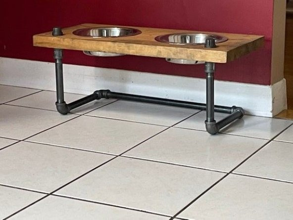 Dekoratif Borudan Kedi Köpek Mama Standı